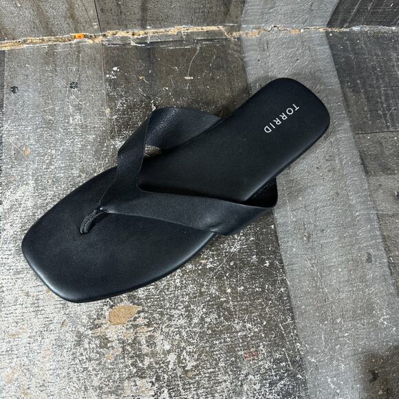 Torrid Square Toe Thong Cushioned Sandal Wide Width Black Women's 12WW - Picture 5 of 10